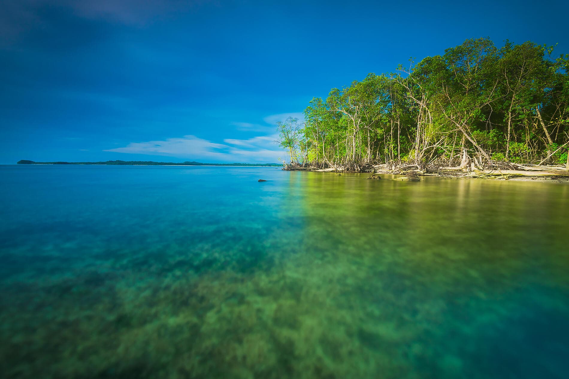 Städte und Vulkane Indonesiens