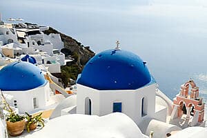 Santorini’s towns: Oia and Fira