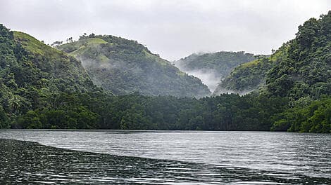 CAIRNS, AT THE EDGE OF AUSTRALIA' S TROPICAL RAINFOREST (1 NIGHT)