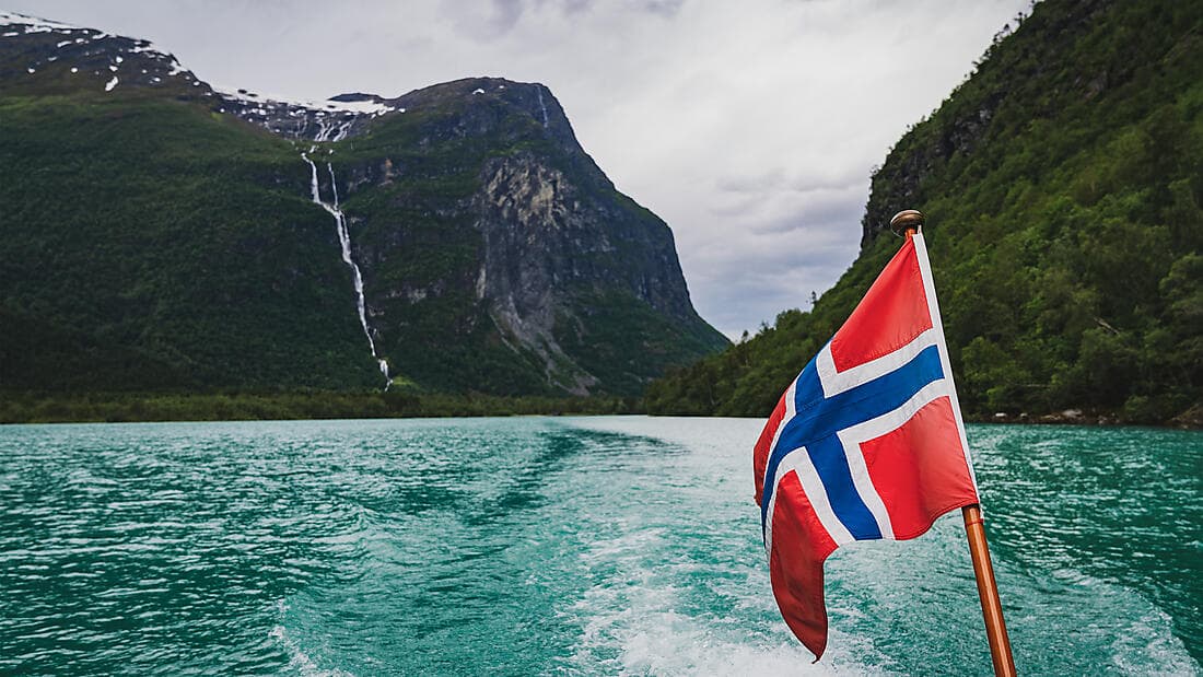 Skandinavische Städte und norwegische Fjorde