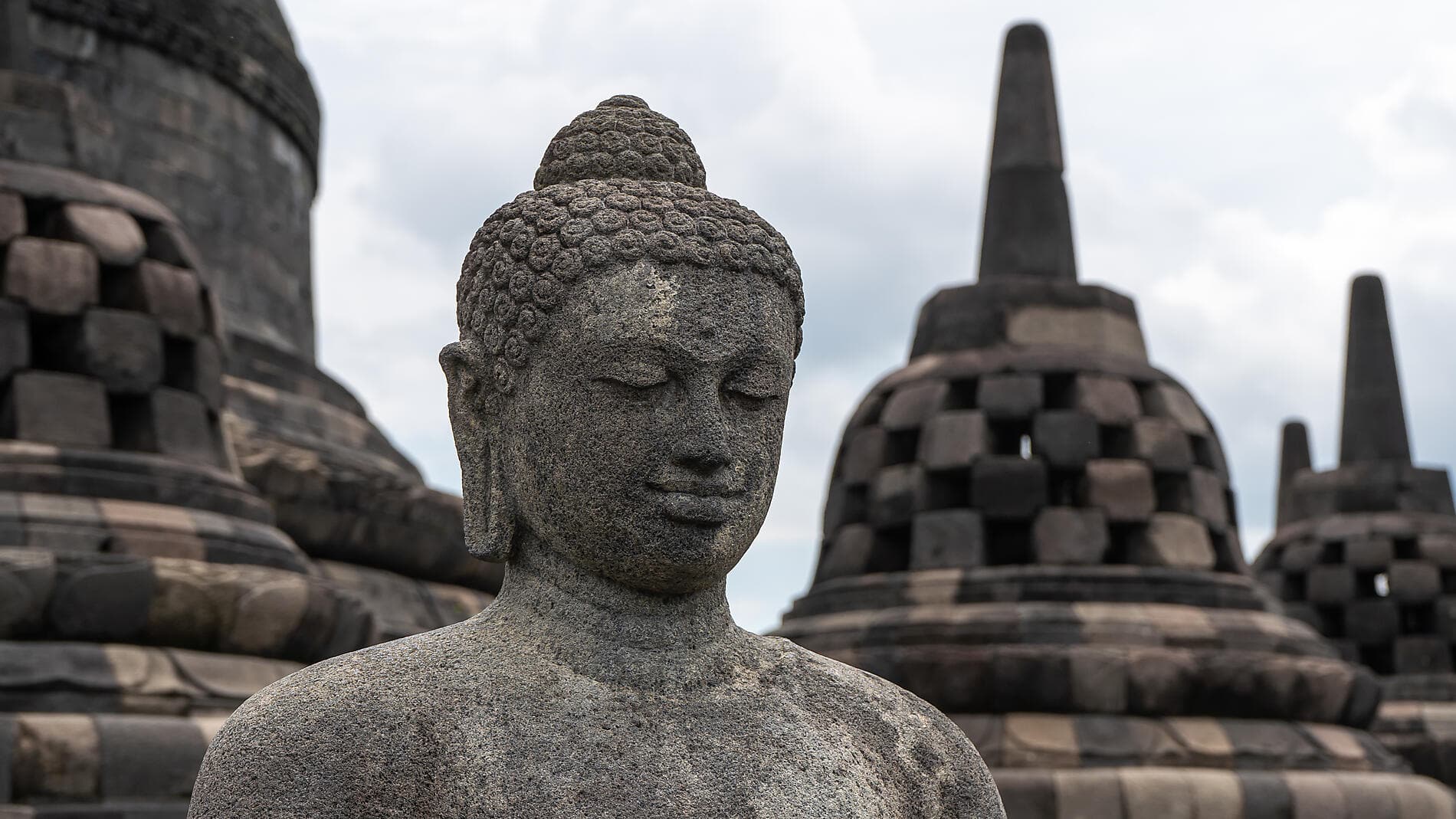 Inseln, Städte und Vulkane Indonesiens  