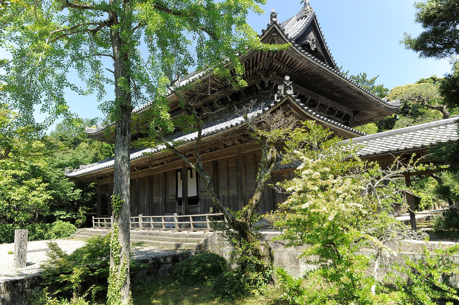 Japans uralte Traditionen und legendäre Schreine 