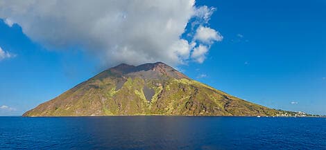 5. Okt 26 - Kreuzen um die Vulkaninsel Stromboli